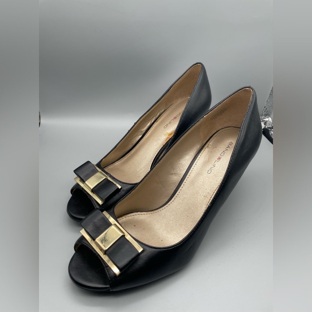 Women’s Badolino black with gold bow wedge sandals. Size 8. AC055